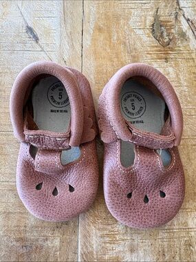 Freshly Picked Leather Mary Jane Shoes Toddler size 5